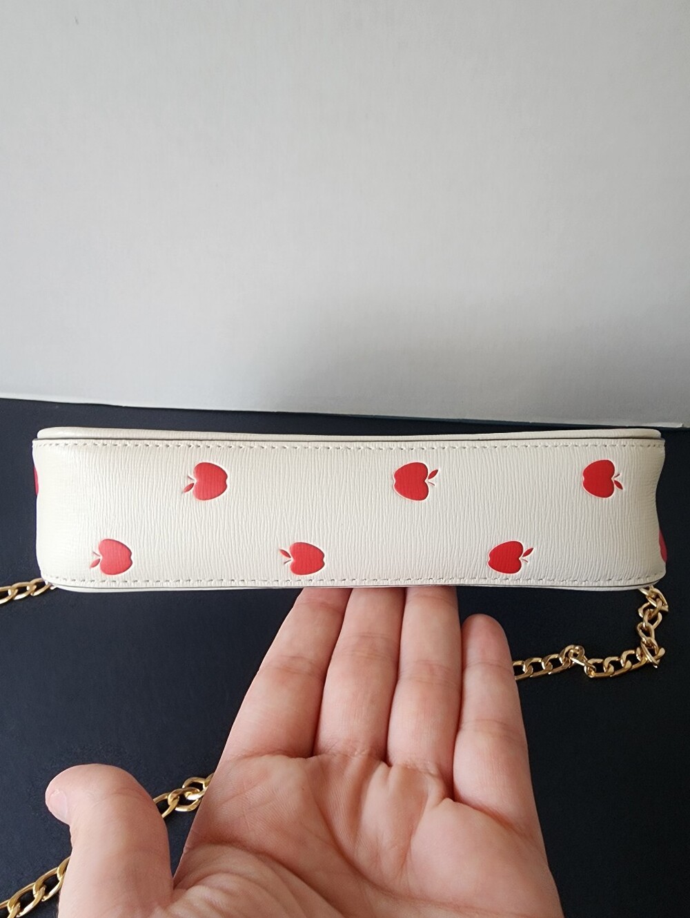 Kate Spade X Disney Snow White Apple Print Crossbody, EUC - Picture 3 of 7